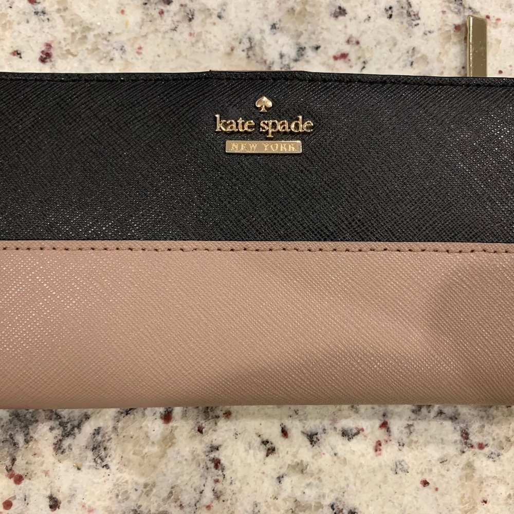 Kate Spade New York Staci Colorblock Slim Bifold Wallet in Blush/Black